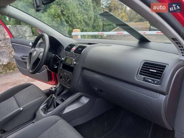 Красный Фольксваген Гольф, объемом двигателя 1.39 л и пробегом 205 тыс. км за 5399 $, фото 23 на Automoto.ua