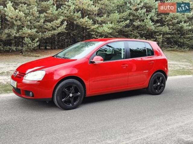 Красный Фольксваген Гольф, объемом двигателя 1.6 л и пробегом 184 тыс. км за 6450 $, фото 1 на Automoto.ua