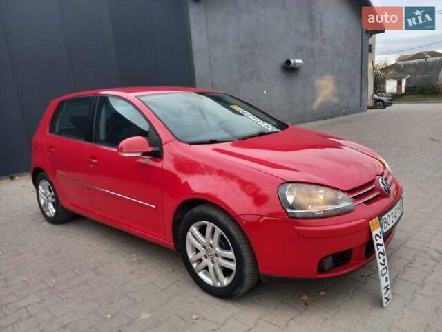 Красный Фольксваген Гольф, объемом двигателя 1.39 л и пробегом 205 тыс. км за 5399 $, фото 12 на Automoto.ua