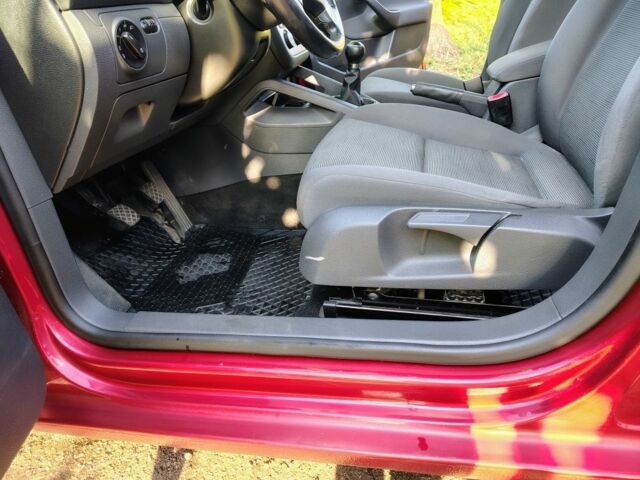 Красный Фольксваген Гольф, объемом двигателя 1.6 л и пробегом 187 тыс. км за 5800 $, фото 11 на Automoto.ua