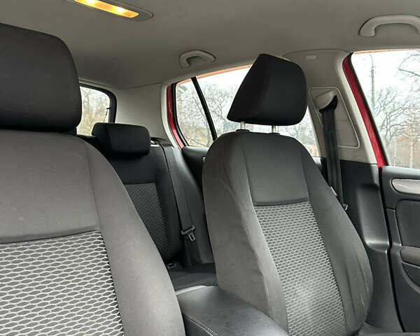 Красный Фольксваген Гольф, объемом двигателя 1.6 л и пробегом 288 тыс. км за 8000 $, фото 12 на Automoto.ua