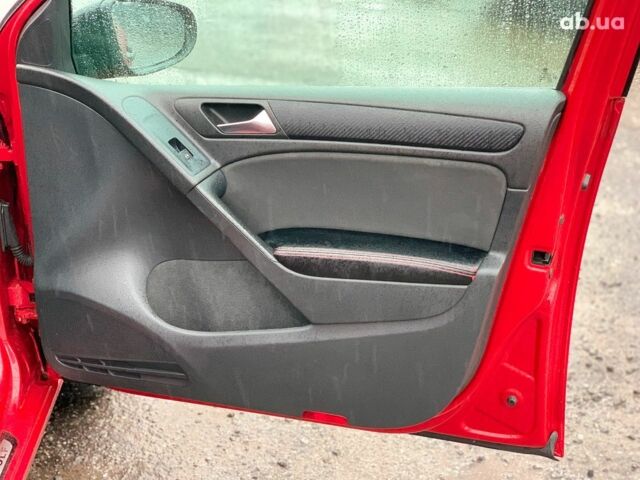 Красный Фольксваген Гольф, объемом двигателя 1.6 л и пробегом 197 тыс. км за 7690 $, фото 22 на Automoto.ua