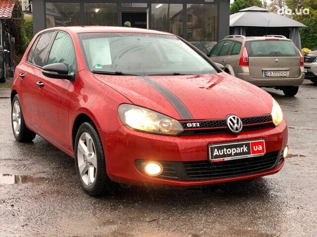 Красный Фольксваген Гольф, объемом двигателя 1.6 л и пробегом 197 тыс. км за 7690 $, фото 2 на Automoto.ua
