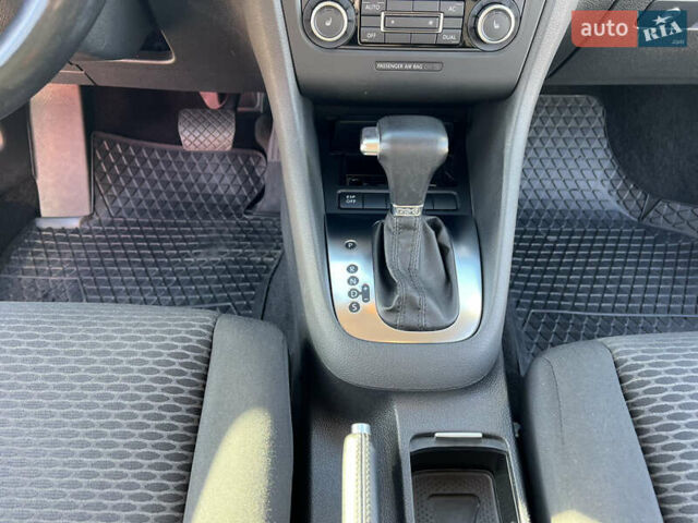 Червоний Фольксваген Гольф, об'ємом двигуна 1.6 л та пробігом 195 тис. км за 6900 $, фото 17 на Automoto.ua