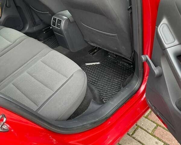 Красный Фольксваген Гольф, объемом двигателя 1.6 л и пробегом 299 тыс. км за 7099 $, фото 26 на Automoto.ua