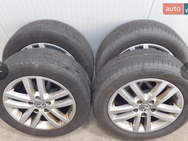 Червоний Фольксваген Гольф, об'ємом двигуна 1.39 л та пробігом 257 тис. км за 7990 $, фото 1 на Automoto.ua