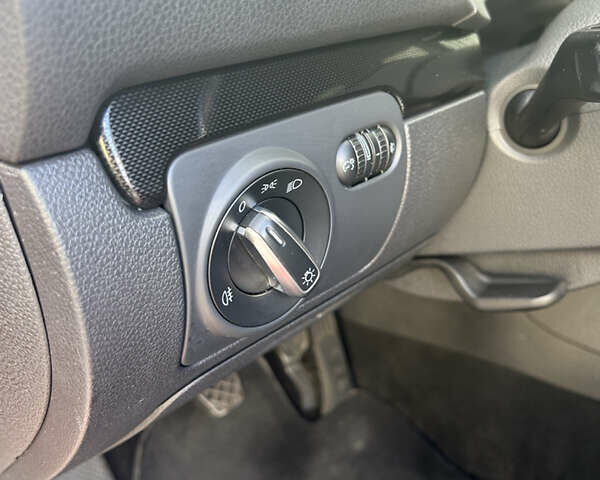 Красный Фольксваген Гольф, объемом двигателя 1.4 л и пробегом 205 тыс. км за 7350 $, фото 29 на Automoto.ua