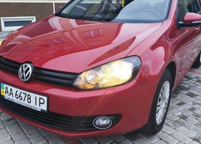 Красный Фольксваген Гольф, объемом двигателя 1.6 л и пробегом 196 тыс. км за 8000 $, фото 3 на Automoto.ua