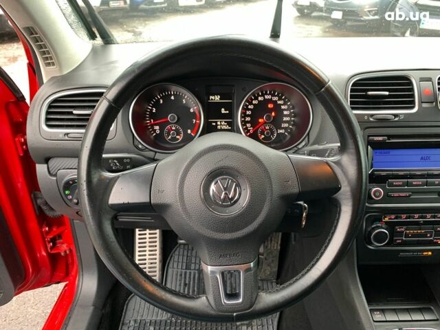 Красный Фольксваген Гольф, объемом двигателя 1.6 л и пробегом 197 тыс. км за 7690 $, фото 30 на Automoto.ua
