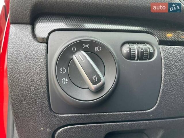 Красный Фольксваген Гольф, объемом двигателя 1.6 л и пробегом 299 тыс. км за 7099 $, фото 31 на Automoto.ua