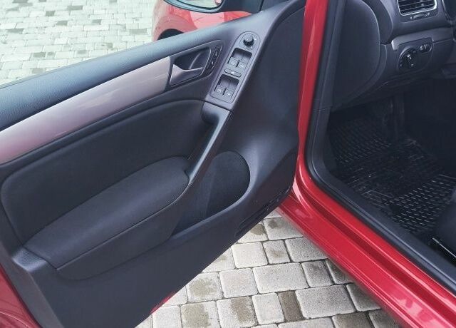 Красный Фольксваген Гольф, объемом двигателя 1.6 л и пробегом 196 тыс. км за 8000 $, фото 23 на Automoto.ua