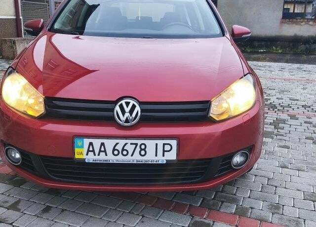 Красный Фольксваген Гольф, объемом двигателя 1.6 л и пробегом 196 тыс. км за 8000 $, фото 4 на Automoto.ua