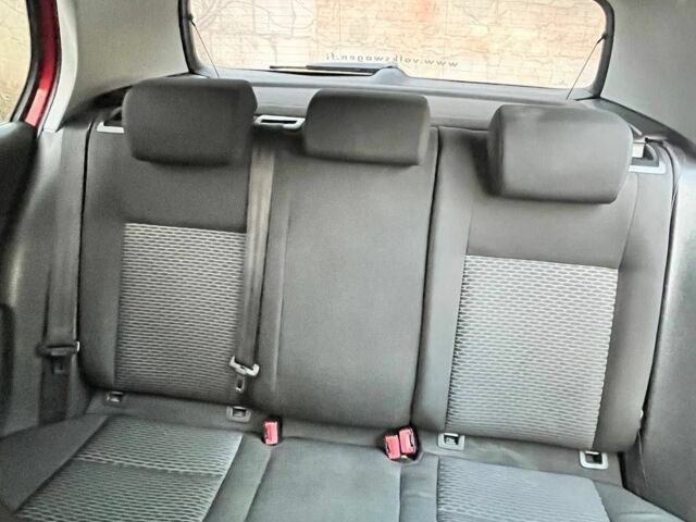 Красный Фольксваген Гольф, объемом двигателя 2 л и пробегом 200 тыс. км за 7500 $, фото 9 на Automoto.ua