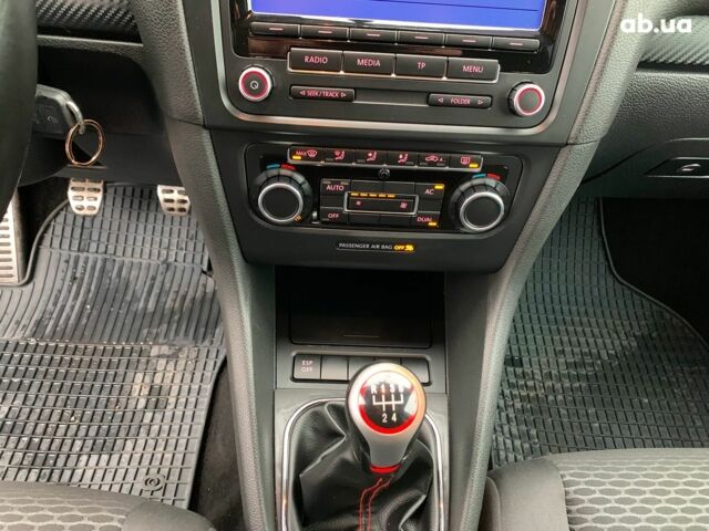 Красный Фольксваген Гольф, объемом двигателя 1.6 л и пробегом 197 тыс. км за 7690 $, фото 33 на Automoto.ua