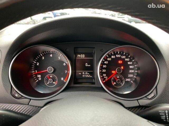 Красный Фольксваген Гольф, объемом двигателя 1.6 л и пробегом 197 тыс. км за 7690 $, фото 31 на Automoto.ua