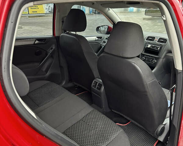 Красный Фольксваген Гольф, объемом двигателя 1.6 л и пробегом 288 тыс. км за 8000 $, фото 11 на Automoto.ua