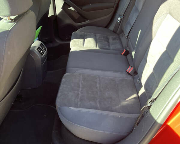 Червоний Фольксваген Гольф, об'ємом двигуна 1.39 л та пробігом 257 тис. км за 7990 $, фото 6 на Automoto.ua