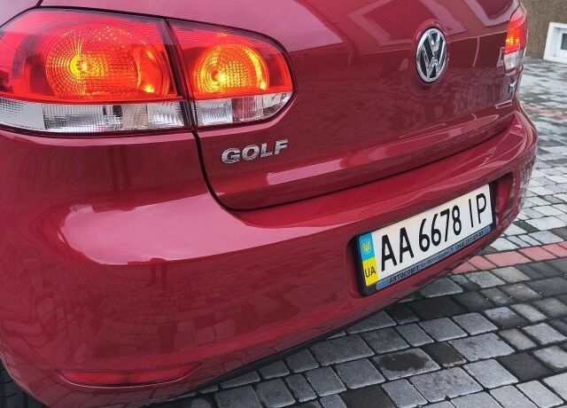 Красный Фольксваген Гольф, объемом двигателя 1.6 л и пробегом 196 тыс. км за 8000 $, фото 15 на Automoto.ua