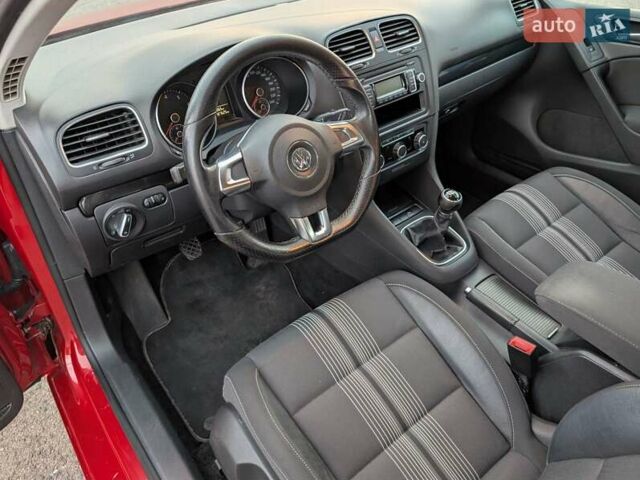 Красный Фольксваген Гольф, объемом двигателя 1.39 л и пробегом 186 тыс. км за 7500 $, фото 18 на Automoto.ua