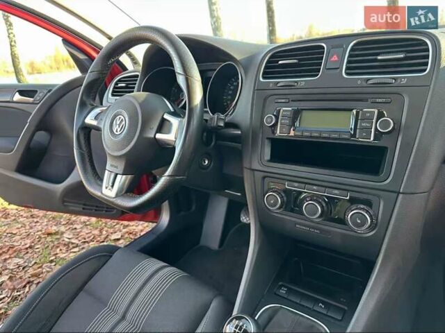 Красный Фольксваген Гольф, объемом двигателя 1.39 л и пробегом 188 тыс. км за 7300 $, фото 12 на Automoto.ua