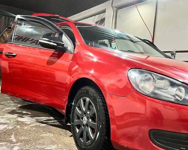 Красный Фольксваген Гольф, объемом двигателя 2 л и пробегом 200 тыс. км за 7560 $, фото 2 на Automoto.ua