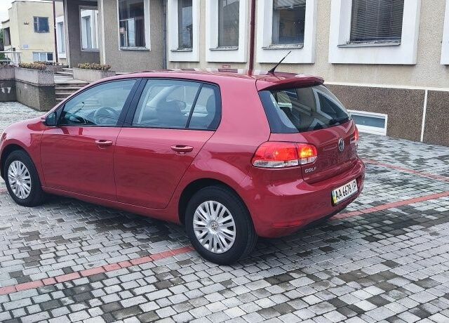Красный Фольксваген Гольф, объемом двигателя 1.6 л и пробегом 196 тыс. км за 8000 $, фото 1 на Automoto.ua