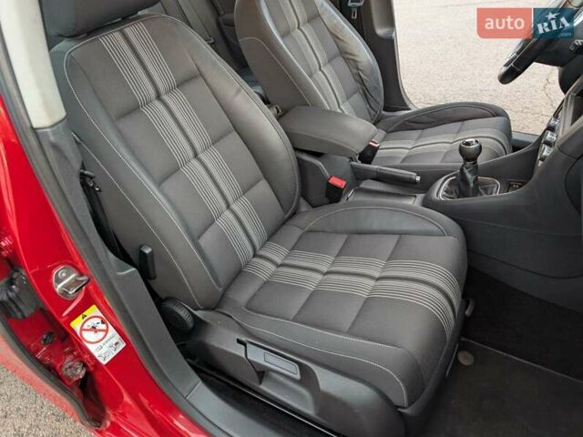 Красный Фольксваген Гольф, объемом двигателя 1.39 л и пробегом 186 тыс. км за 7500 $, фото 31 на Automoto.ua