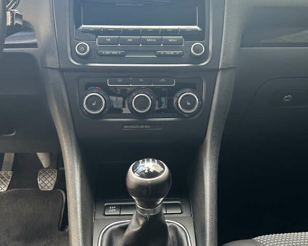 Красный Фольксваген Гольф, объемом двигателя 1.4 л и пробегом 205 тыс. км за 7350 $, фото 27 на Automoto.ua