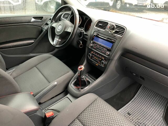 Красный Фольксваген Гольф, объемом двигателя 1.6 л и пробегом 197 тыс. км за 7690 $, фото 23 на Automoto.ua