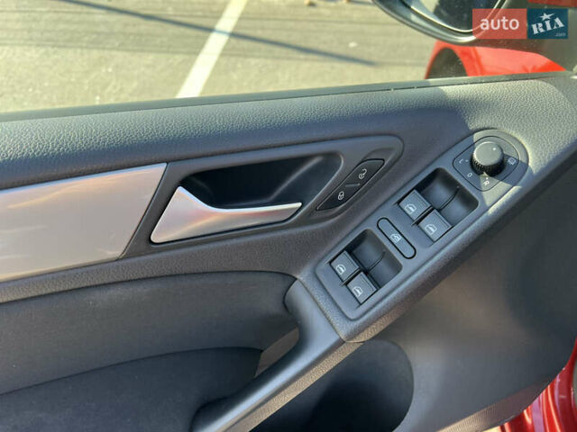 Червоний Фольксваген Гольф, об'ємом двигуна 1.6 л та пробігом 195 тис. км за 6900 $, фото 26 на Automoto.ua