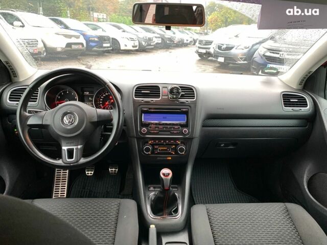 Красный Фольксваген Гольф, объемом двигателя 1.6 л и пробегом 197 тыс. км за 7690 $, фото 27 на Automoto.ua