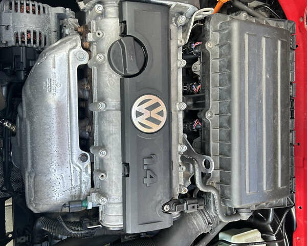 Красный Фольксваген Гольф, объемом двигателя 1.4 л и пробегом 205 тыс. км за 7350 $, фото 55 на Automoto.ua