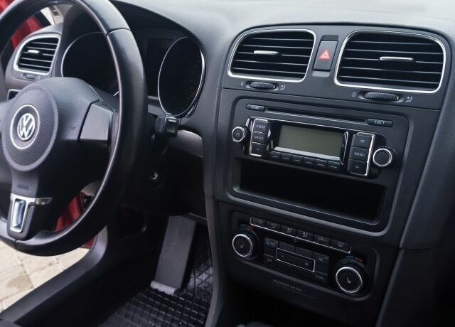 Красный Фольксваген Гольф, объемом двигателя 1.6 л и пробегом 196 тыс. км за 8000 $, фото 21 на Automoto.ua