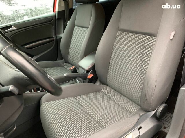 Красный Фольксваген Гольф, объемом двигателя 1.6 л и пробегом 197 тыс. км за 7690 $, фото 29 на Automoto.ua