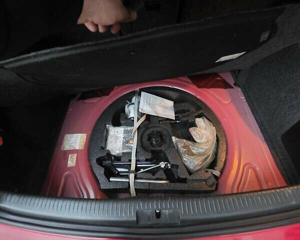 Красный Фольксваген Гольф, объемом двигателя 1.39 л и пробегом 247 тыс. км за 7200 $, фото 9 на Automoto.ua