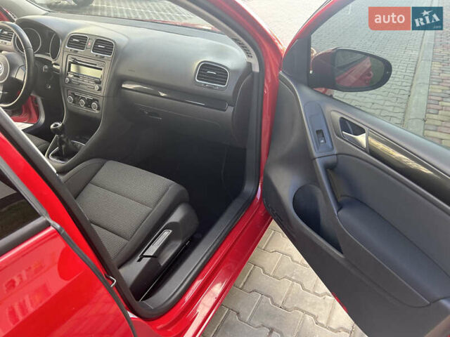 Красный Фольксваген Гольф, объемом двигателя 1.4 л и пробегом 205 тыс. км за 7350 $, фото 41 на Automoto.ua