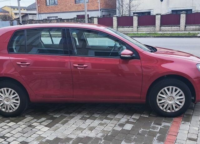 Красный Фольксваген Гольф, объемом двигателя 1.6 л и пробегом 196 тыс. км за 8000 $, фото 6 на Automoto.ua