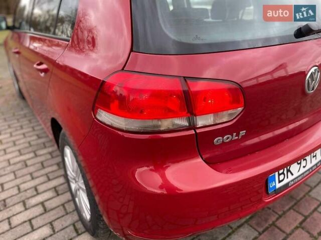 Красный Фольксваген Гольф, объемом двигателя 1.6 л и пробегом 299 тыс. км за 7099 $, фото 3 на Automoto.ua