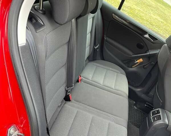 Красный Фольксваген Гольф, объемом двигателя 1.6 л и пробегом 299 тыс. км за 7099 $, фото 13 на Automoto.ua