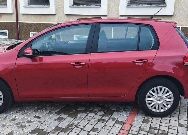 Красный Фольксваген Гольф, объемом двигателя 1.6 л и пробегом 196 тыс. км за 8000 $, фото 2 на Automoto.ua