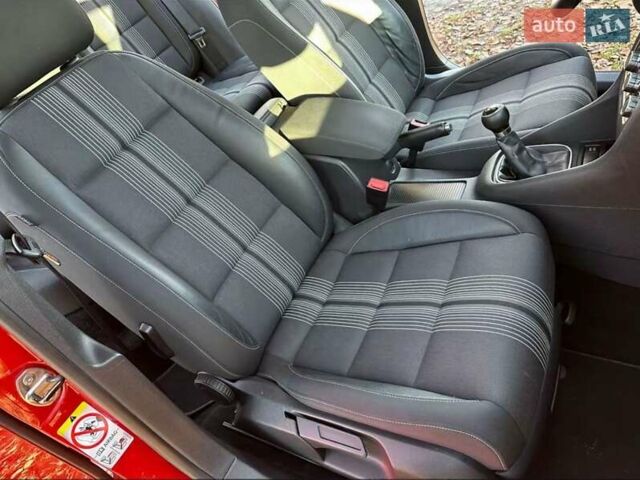 Красный Фольксваген Гольф, объемом двигателя 1.39 л и пробегом 188 тыс. км за 7300 $, фото 14 на Automoto.ua