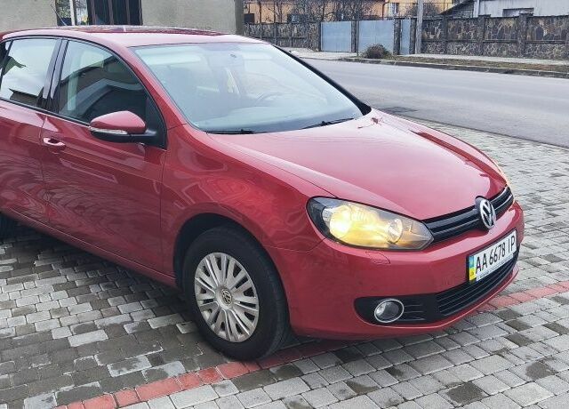 Красный Фольксваген Гольф, объемом двигателя 1.6 л и пробегом 196 тыс. км за 8000 $, фото 5 на Automoto.ua