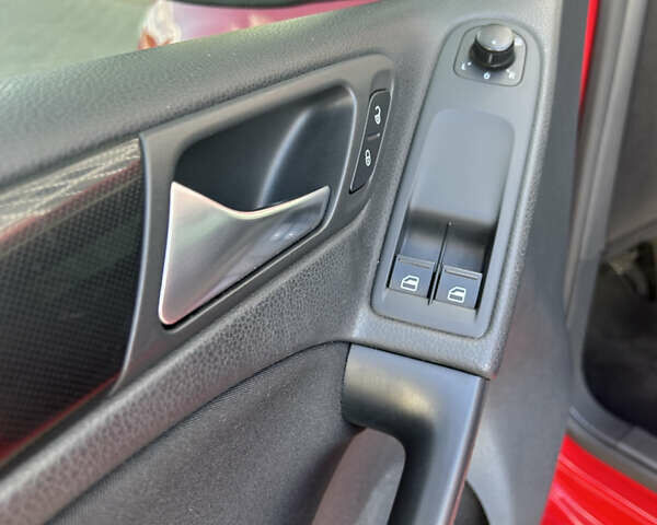 Красный Фольксваген Гольф, объемом двигателя 1.4 л и пробегом 205 тыс. км за 7350 $, фото 22 на Automoto.ua