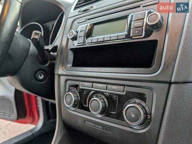 Красный Фольксваген Гольф, объемом двигателя 1.39 л и пробегом 186 тыс. км за 7500 $, фото 43 на Automoto.ua