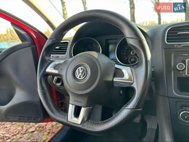 Красный Фольксваген Гольф, объемом двигателя 1.39 л и пробегом 188 тыс. км за 7300 $, фото 11 на Automoto.ua