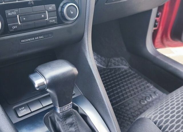 Красный Фольксваген Гольф, объемом двигателя 1.6 л и пробегом 196 тыс. км за 8000 $, фото 19 на Automoto.ua