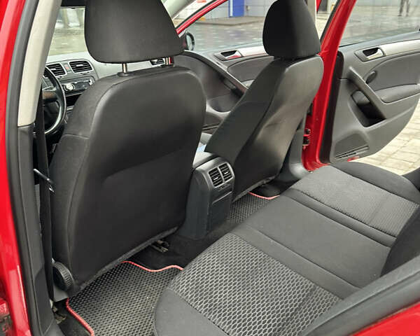 Красный Фольксваген Гольф, объемом двигателя 1.6 л и пробегом 288 тыс. км за 8000 $, фото 16 на Automoto.ua