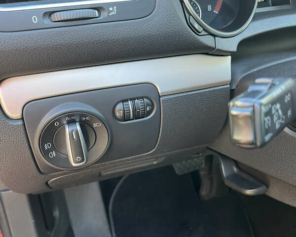 Червоний Фольксваген Гольф, об'ємом двигуна 1.39 л та пробігом 257 тис. км за 7990 $, фото 18 на Automoto.ua