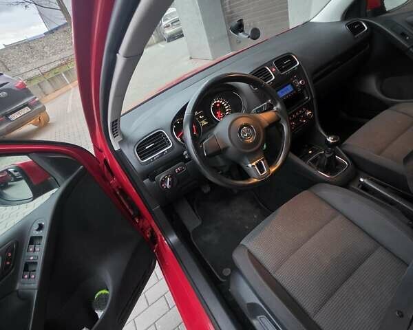 Красный Фольксваген Гольф, объемом двигателя 1.39 л и пробегом 247 тыс. км за 7200 $, фото 11 на Automoto.ua