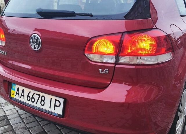 Красный Фольксваген Гольф, объемом двигателя 1.6 л и пробегом 196 тыс. км за 8000 $, фото 10 на Automoto.ua